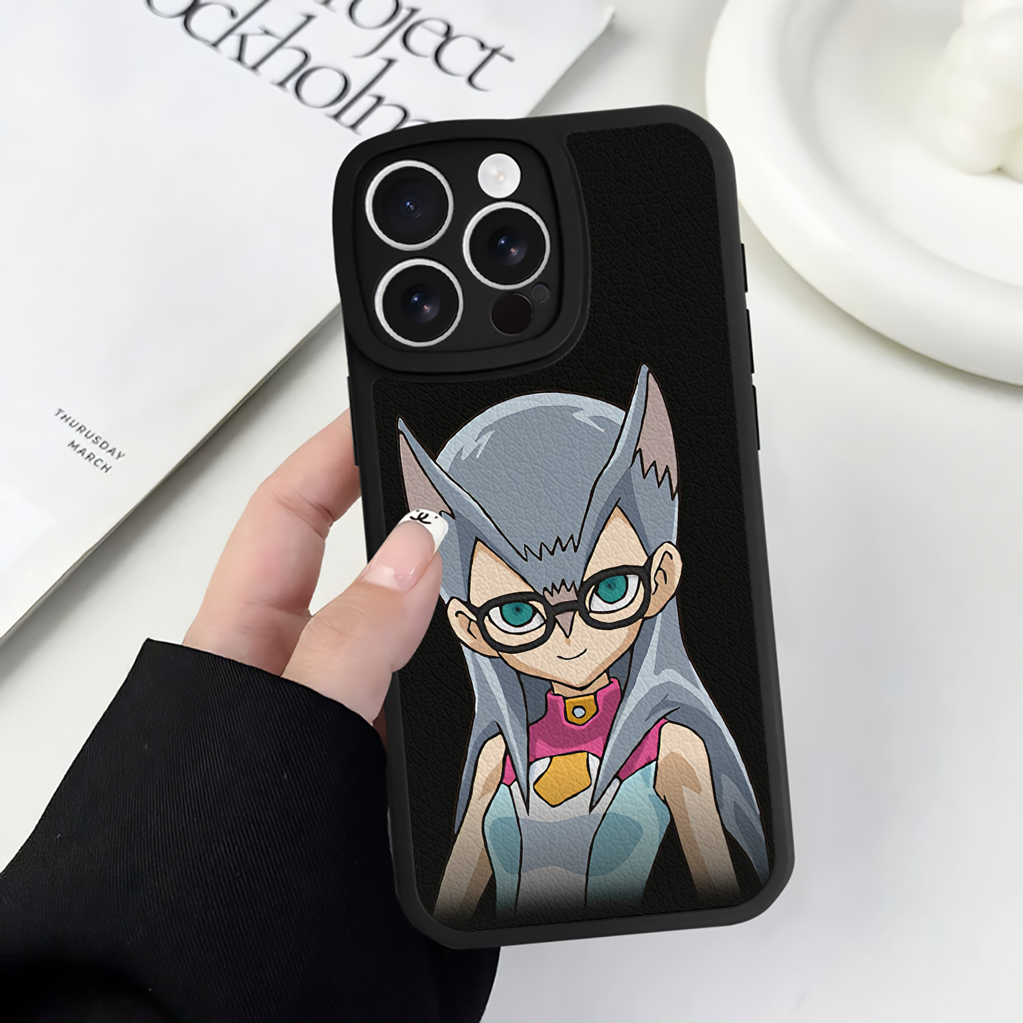 （画像用） 遊☆戯☆王 Yu-Gi-Oh! 【iPhone 16シリーズ対応】シリコンスマホケース（レザー調） 材質：シリコン